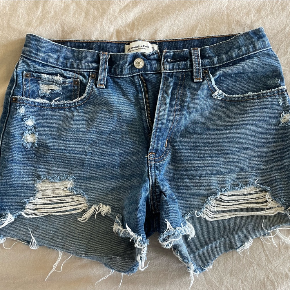 Abercrombie & Fitch mid-rise boyfriend short